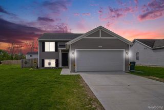 202 Creek Pointe Circle, Durand, MI 48429