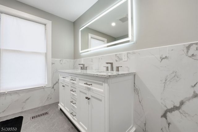 119 Wall St, Belvidere Twp., NJ 07823