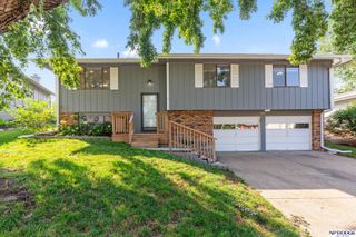 13815 Washington Circle, Omaha, NE 68137