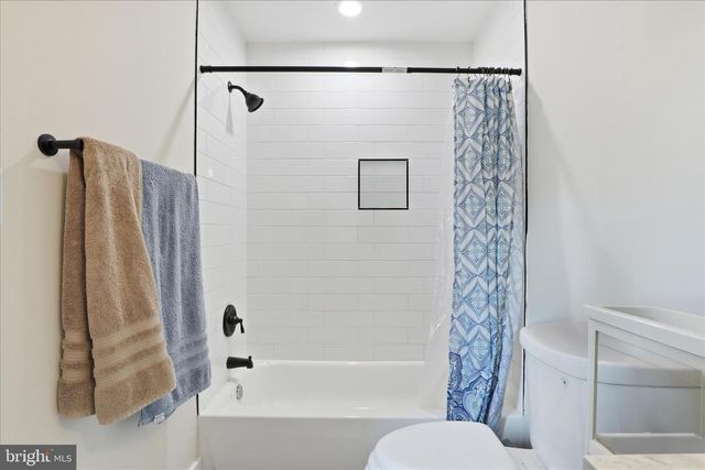 214 OAKWOOD RD, Dundalk, MD 21222