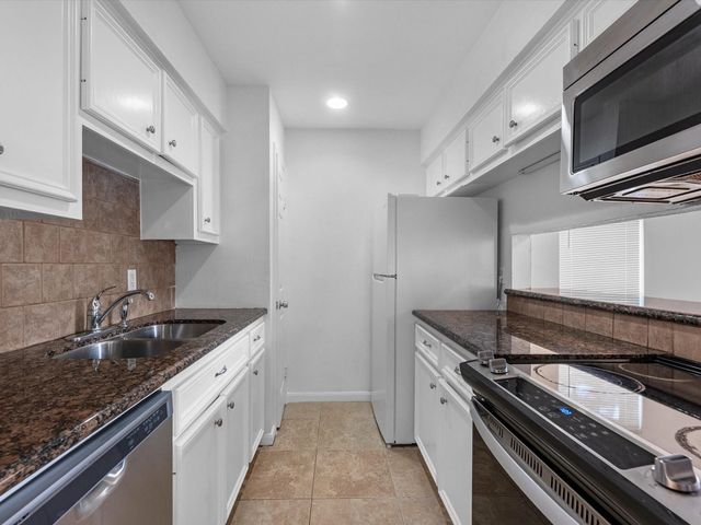 6402 Del Monte Drive 46, Houston, TX 77057