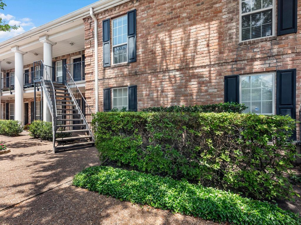 6402 Del Monte Drive 46, Houston, TX 77057