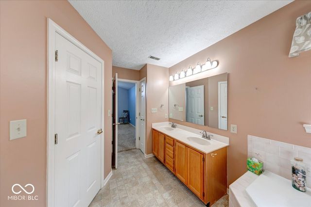 974 Ellington Circle, Greenwood, IN 46143