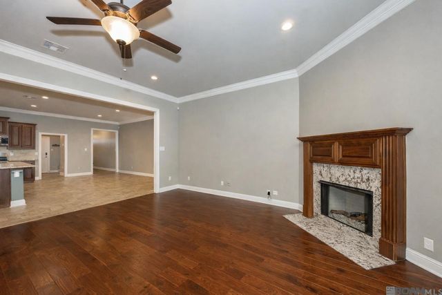 812 Beaumont Dr, Gonzales, LA 70737