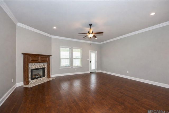 812 Beaumont Dr, Gonzales, LA 70737