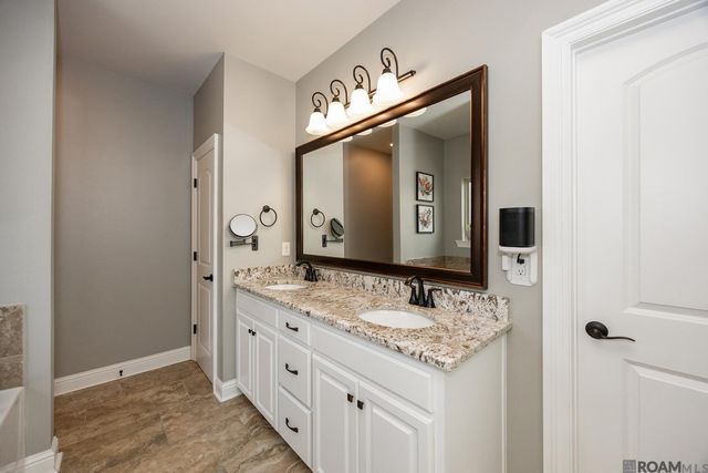 812 Beaumont Dr, Gonzales, LA 70737