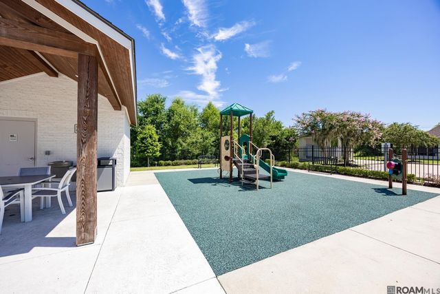 812 Beaumont Dr, Gonzales, LA 70737