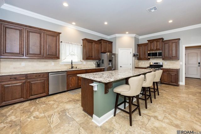 812 Beaumont Dr, Gonzales, LA 70737