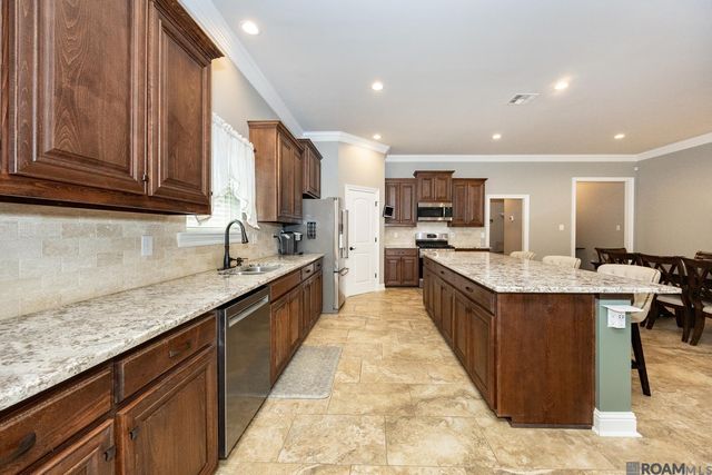 812 Beaumont Dr, Gonzales, LA 70737