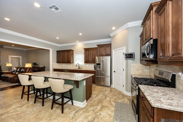 812 Beaumont Dr, Gonzales, LA 70737