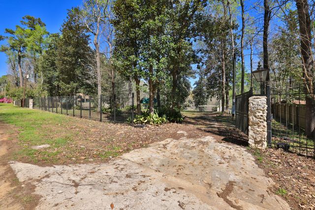 400 Driftwood Drive, Goodrich, TX 77335