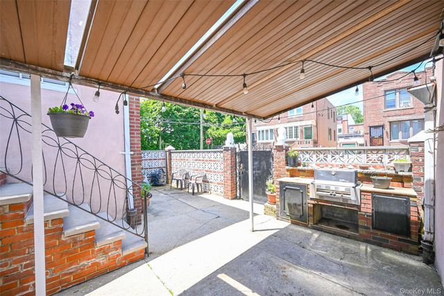 6953 73rd Place, Middle Village, NY 11379