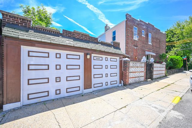 6953 73rd Place, Middle Village, NY 11379