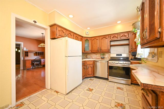 6953 73rd Place, Middle Village, NY 11379