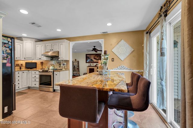 8 Owens Road, Marlboro, NJ 07746