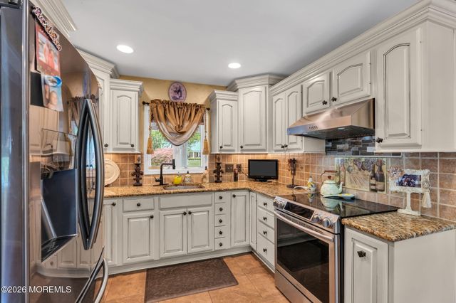 8 Owens Road, Marlboro, NJ 07746