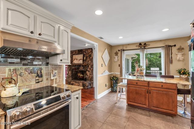 8 Owens Road, Marlboro, NJ 07746