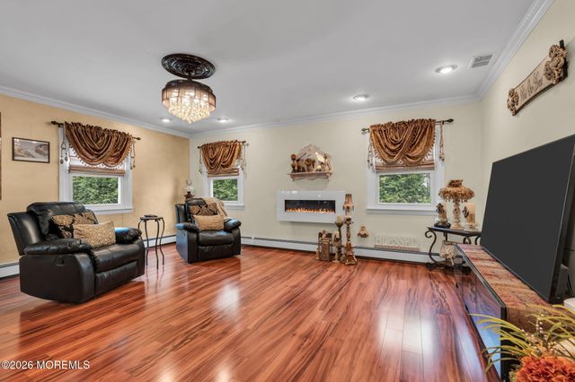 8 Owens Road, Marlboro, NJ 07746