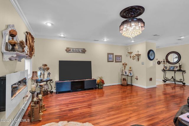 8 Owens Road, Marlboro, NJ 07746