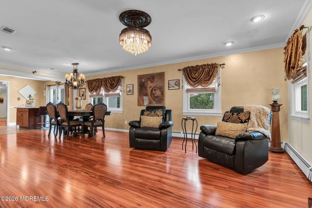 8 Owens Road, Marlboro, NJ 07746