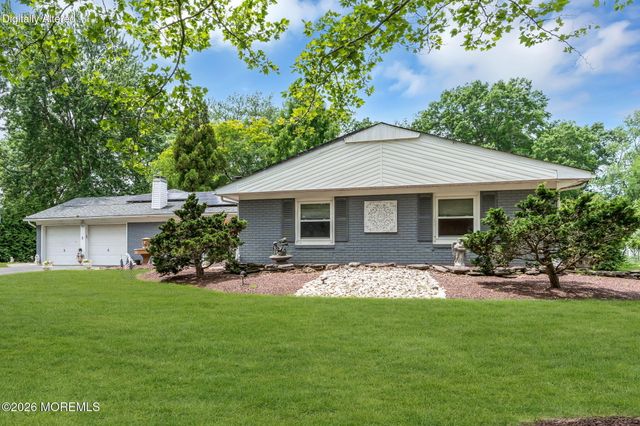8 Owens Road, Marlboro, NJ 07746