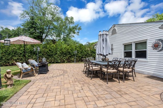 8 Owens Road, Marlboro, NJ 07746