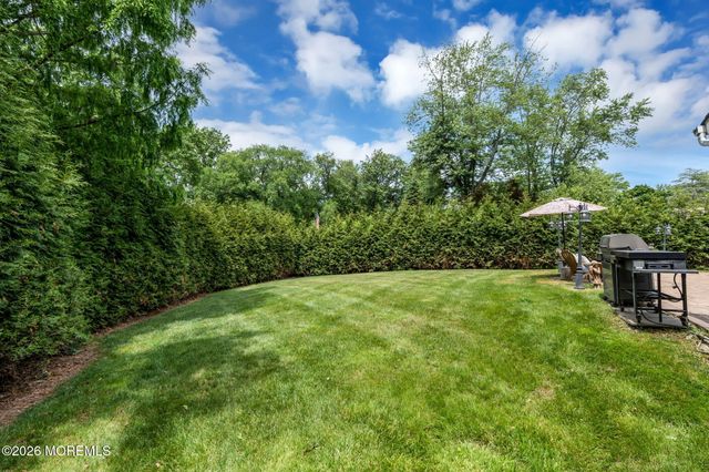 8 Owens Road, Marlboro, NJ 07746