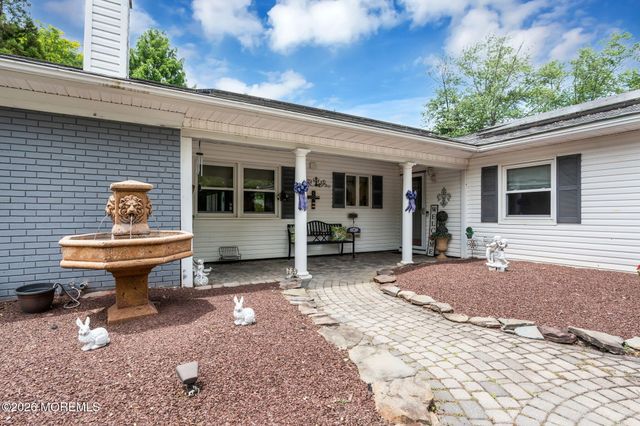 8 Owens Road, Marlboro, NJ 07746