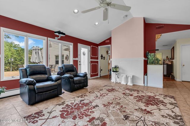 8 Owens Road, Marlboro, NJ 07746