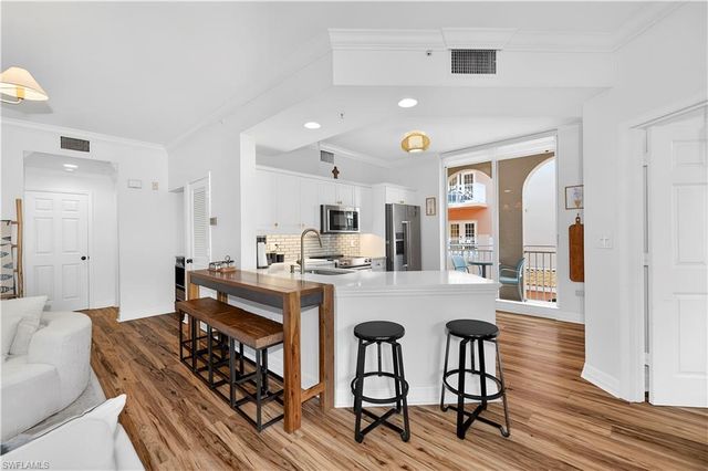 450 Bayfront PL 4202, Naples, FL 34102