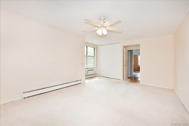 25 CANTERBURY Road 3-L, Great Neck, NY 11021