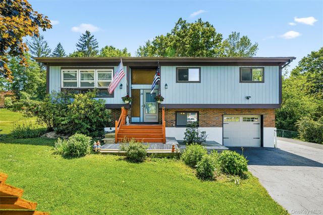 24 Dennis Drive, New Hampton, NY 10958
