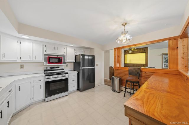 24 Dennis Drive, New Hampton, NY 10958