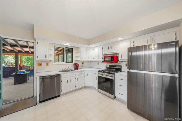 24 Dennis Drive, New Hampton, NY 10958