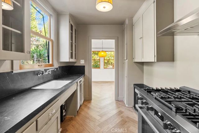 2130 Apex, Los Angeles, CA 90039