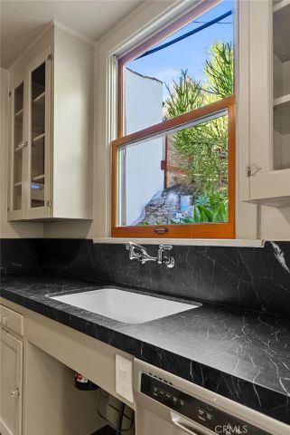 2130 Apex, Los Angeles, CA 90039