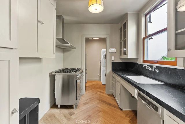 2130 Apex, Los Angeles, CA 90039