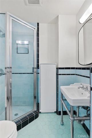 2130 Apex, Los Angeles, CA 90039