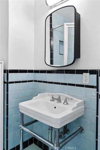 2130 Apex, Los Angeles, CA 90039