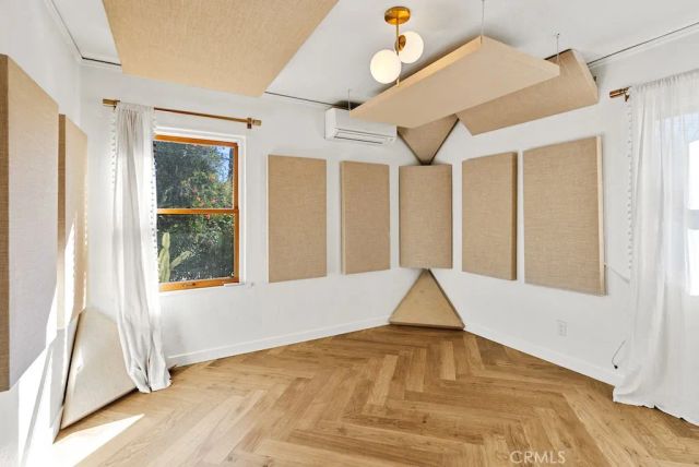 2130 Apex, Los Angeles, CA 90039