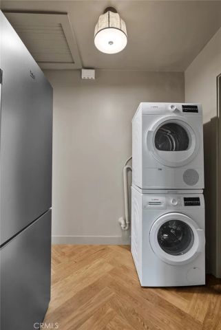 2130 Apex, Los Angeles, CA 90039