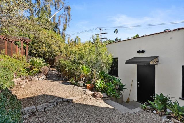 2130 Apex, Los Angeles, CA 90039