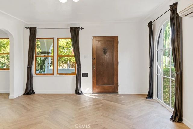 2130 Apex, Los Angeles, CA 90039