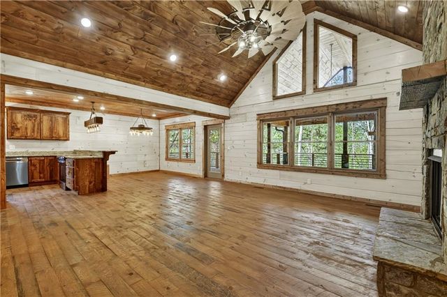 245 Moonstone Drive, Ellijay, GA 30540