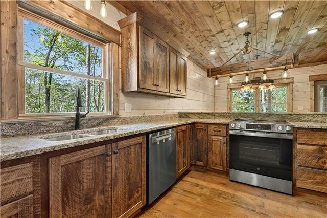 245 Moonstone Drive, Ellijay, GA 30540