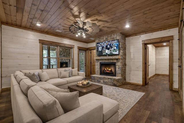 245 Moonstone Drive, Ellijay, GA 30540