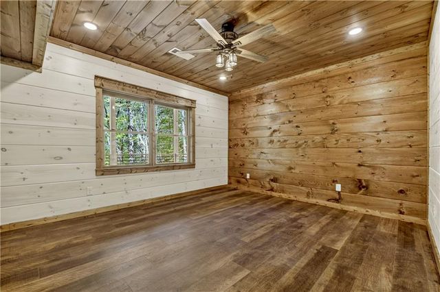 245 Moonstone Drive, Ellijay, GA 30540