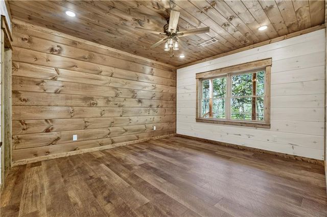 245 Moonstone Drive, Ellijay, GA 30540