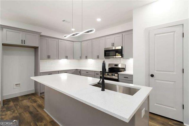 2884 Thompson Circle, Decatur, GA 30034
