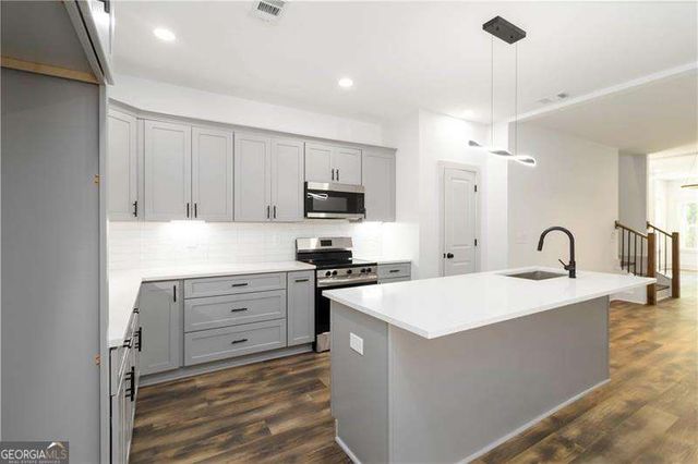 2884 Thompson Circle, Decatur, GA 30034